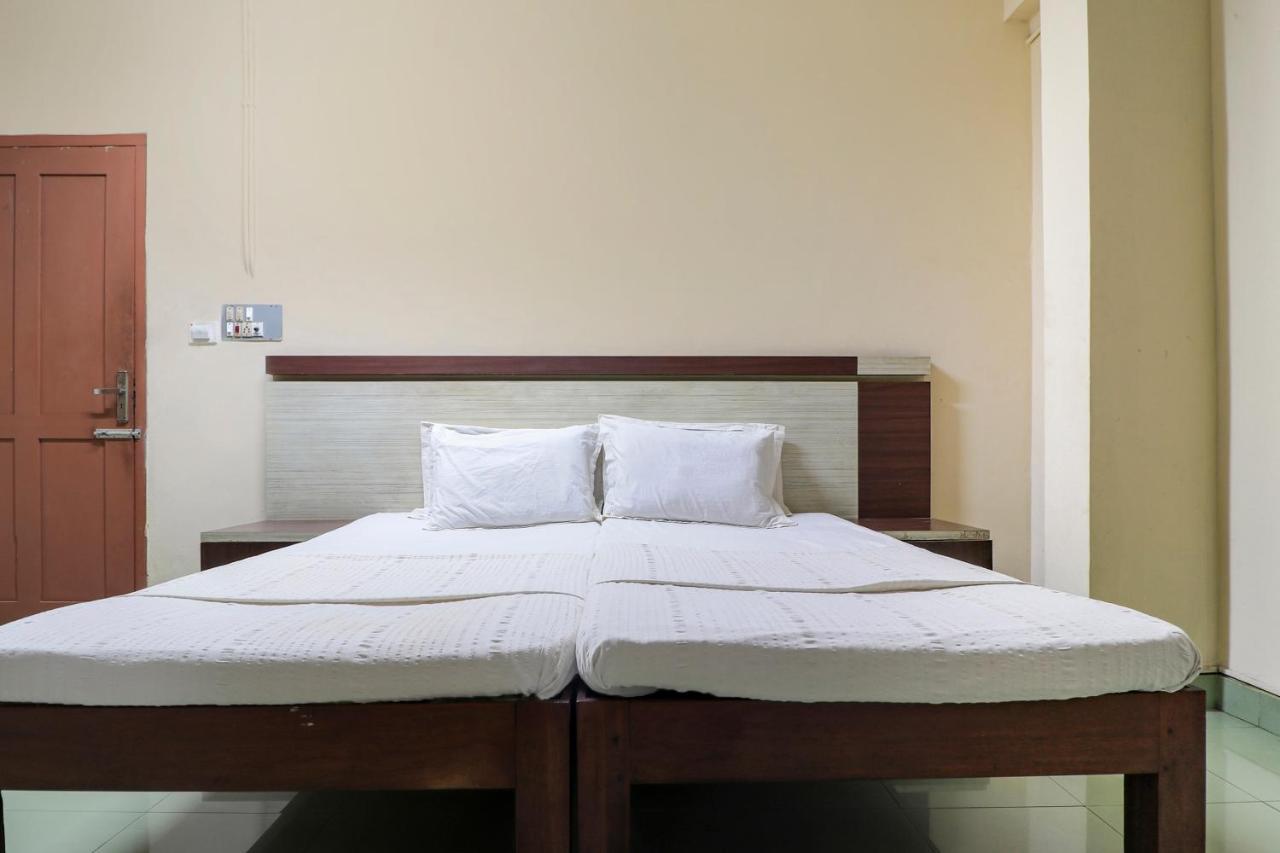 Spot On 60610 Malabar Tourist Home Kannur Esterno foto